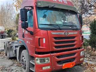 青島解放 悍V 濰柴375牽引車