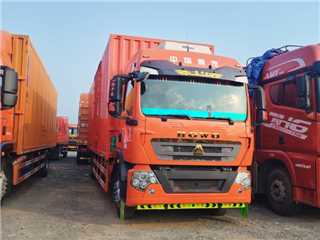 漳州二手中國重汽 豪沃TX 豪沃9米8大單橋廂式貨車